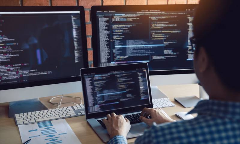 数据科学选型:R与Python如何赋能霍邱县网站建设?